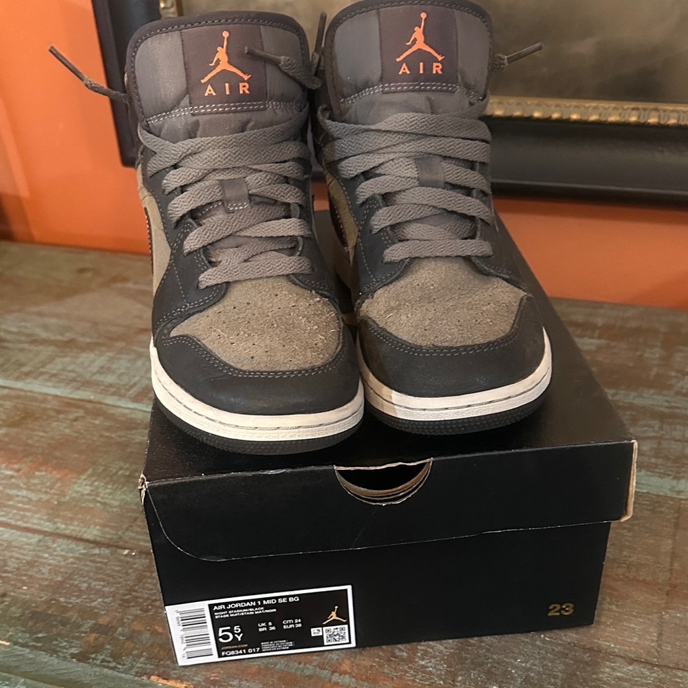Air Jordan 1 Mid night stadium/black 5.5 Y Sneakers